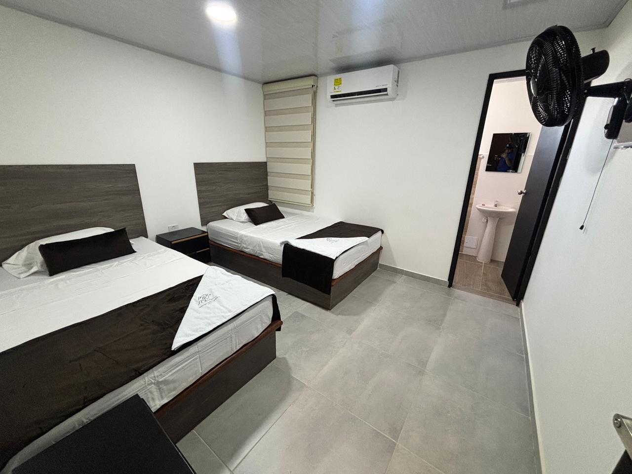 Habitación triple en Hotel Logístico Santa Marta